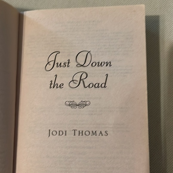 📚2/$14; 3/$16; 4/$18; 5/$20 ADD $2 for any additional books! ENJOY📚📚📚 - Picture 2 of 7